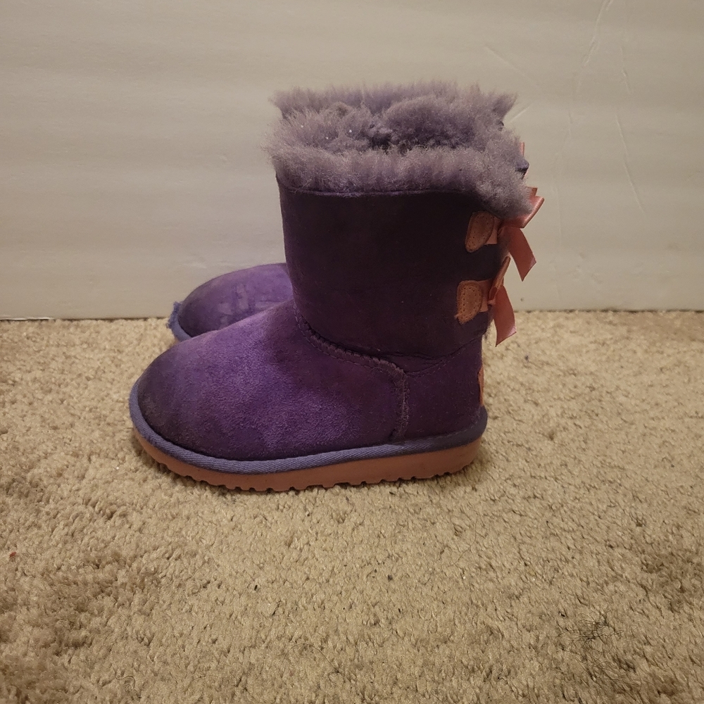 kids uggs size 9